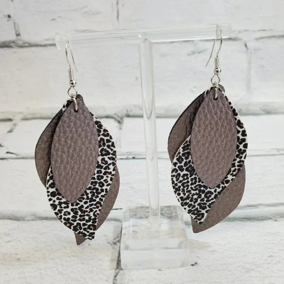 3 Layer Metallic Animal Print Faux Leather Dangle Chic Lightweight Earrings 3g5 - Picture 2 of 3